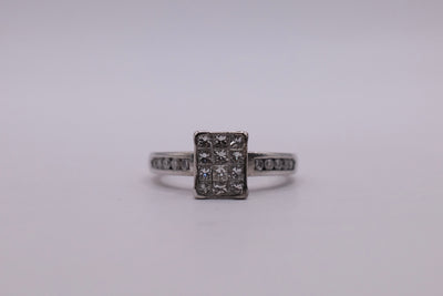 18ct Diamond ring