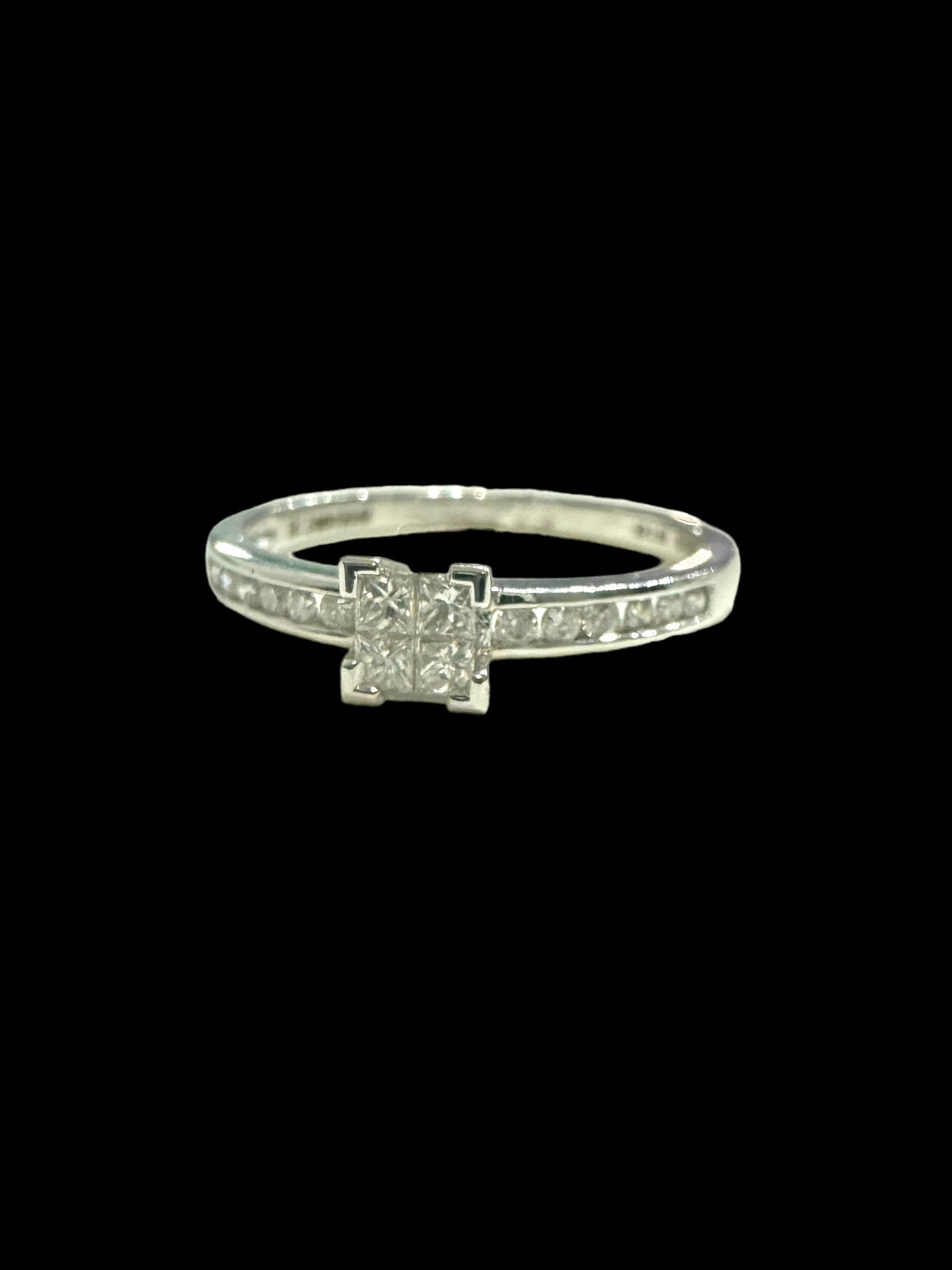 18ct Diamond Ring